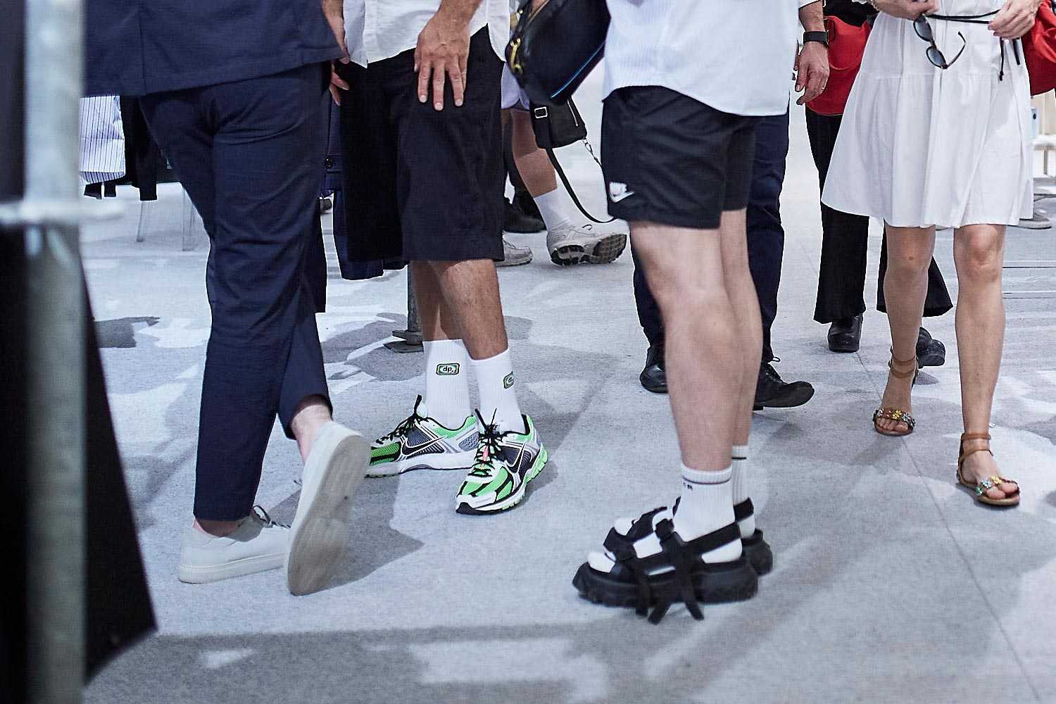 Можно ли мужчинам носить сандалии с носками