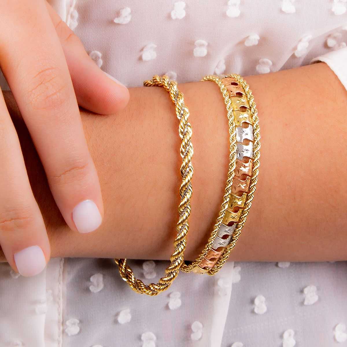 На какой руке женщины носят браслеты? общие правила ношения золотых и серебряных браслетов, значение и приметы