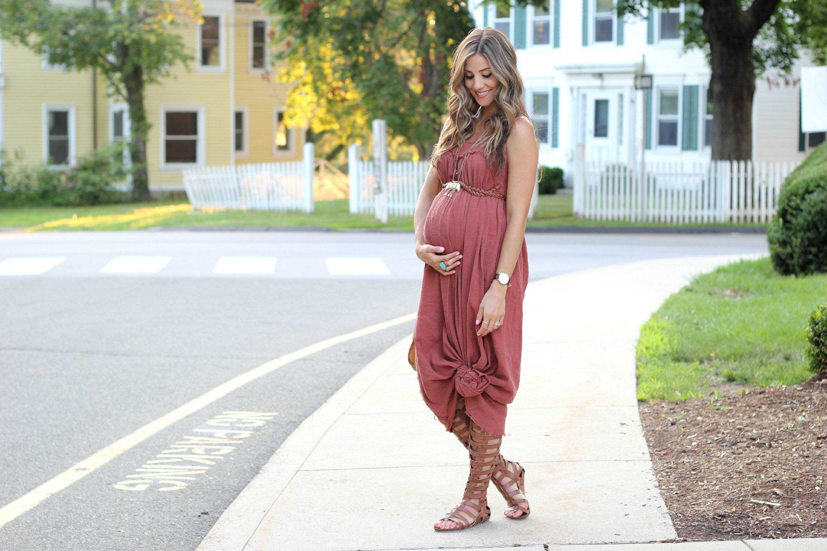 Мода для беременных 2022 года: фото одежды для будущих мам