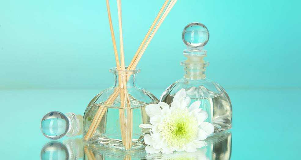 Как сделать освежитель воздуха дома: лёгкие рецепты ароматов