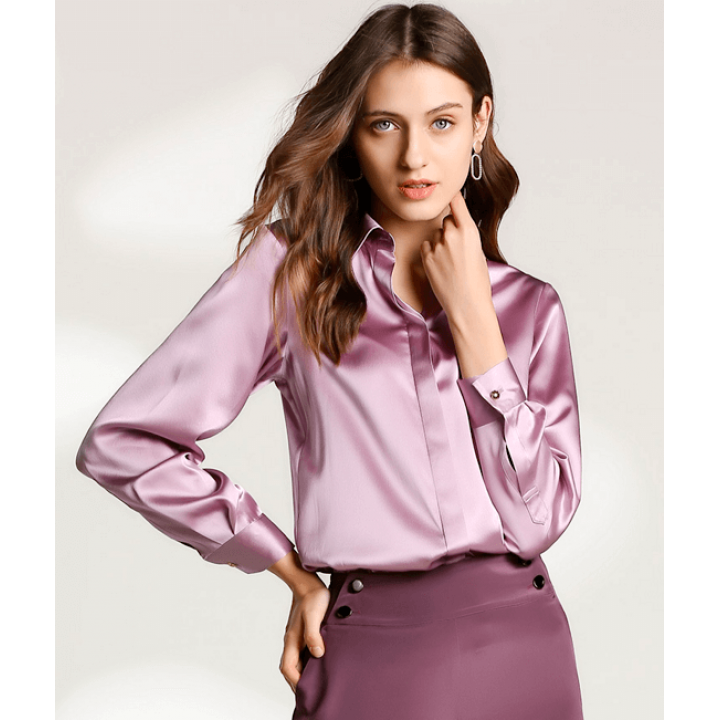 Гипюровые блузки помогают создать нежный и в то же время праздничный образ Какие фасоны блузок из гипюра считаются модными в этом году и с чем ее стоит носить