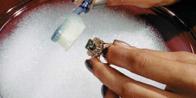 Как почистить белое золото с бриллиантами в домашних условиях