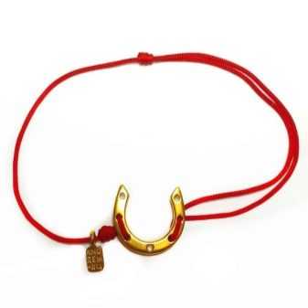 Золотая подвеска на браслет (72 фото): украшение красная нить завода адамас из золота и шармов с шариками