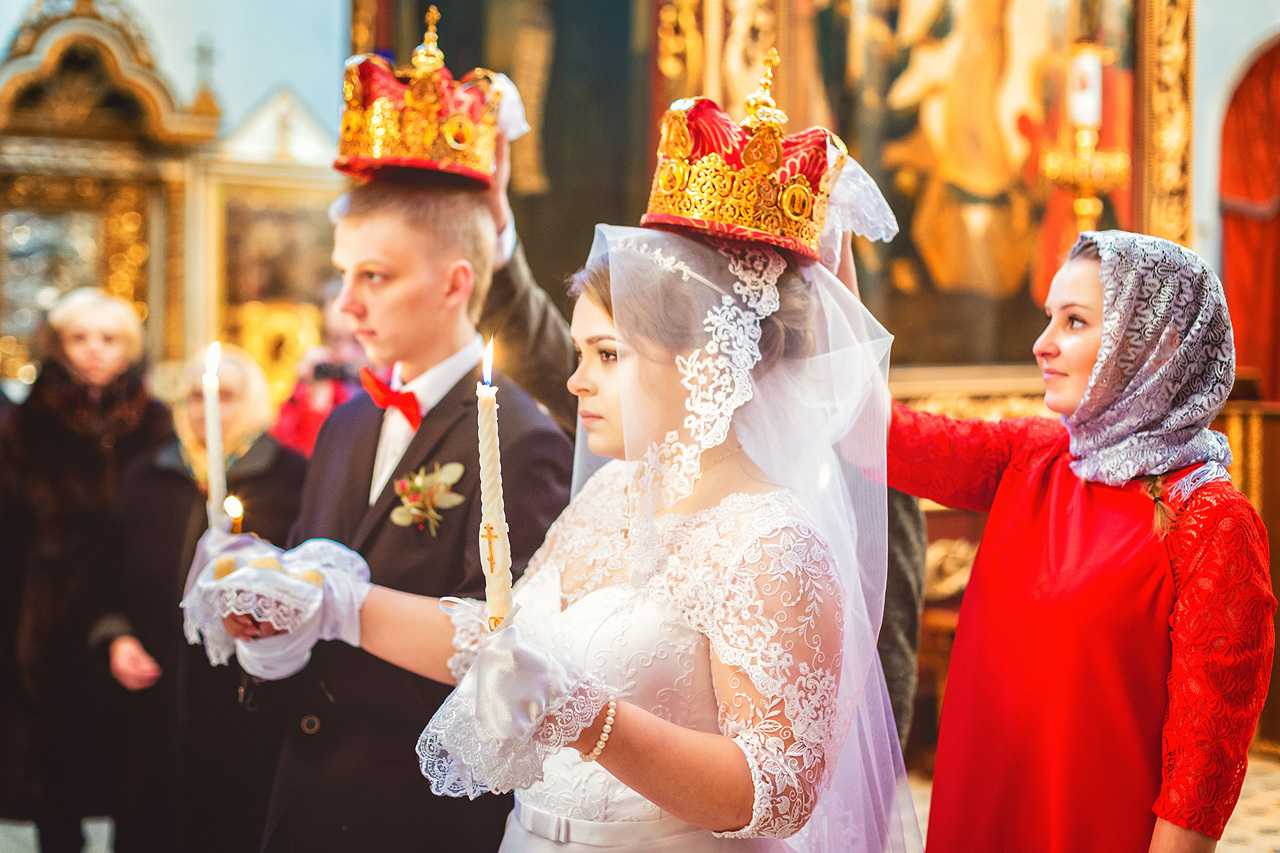 Церемония в церкви. Венчание. Таинство венчания. Православное венчание. Венчание в церкви.
