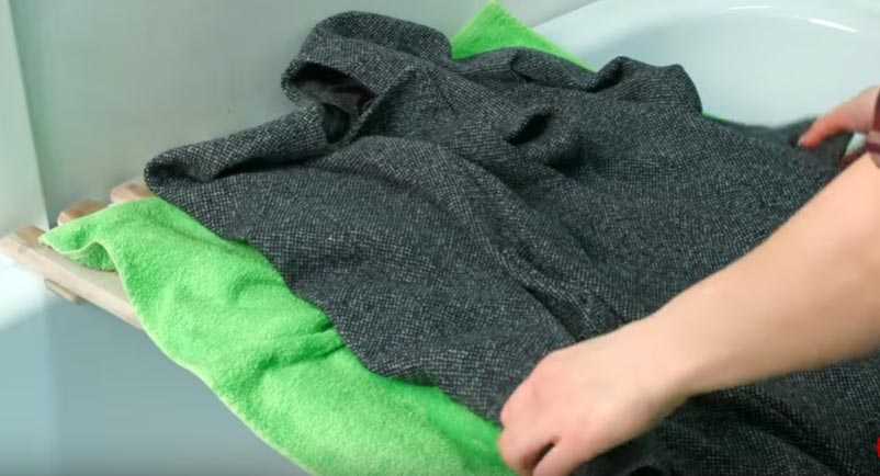 Как очищать пальто из разных тканей в домашних условиях