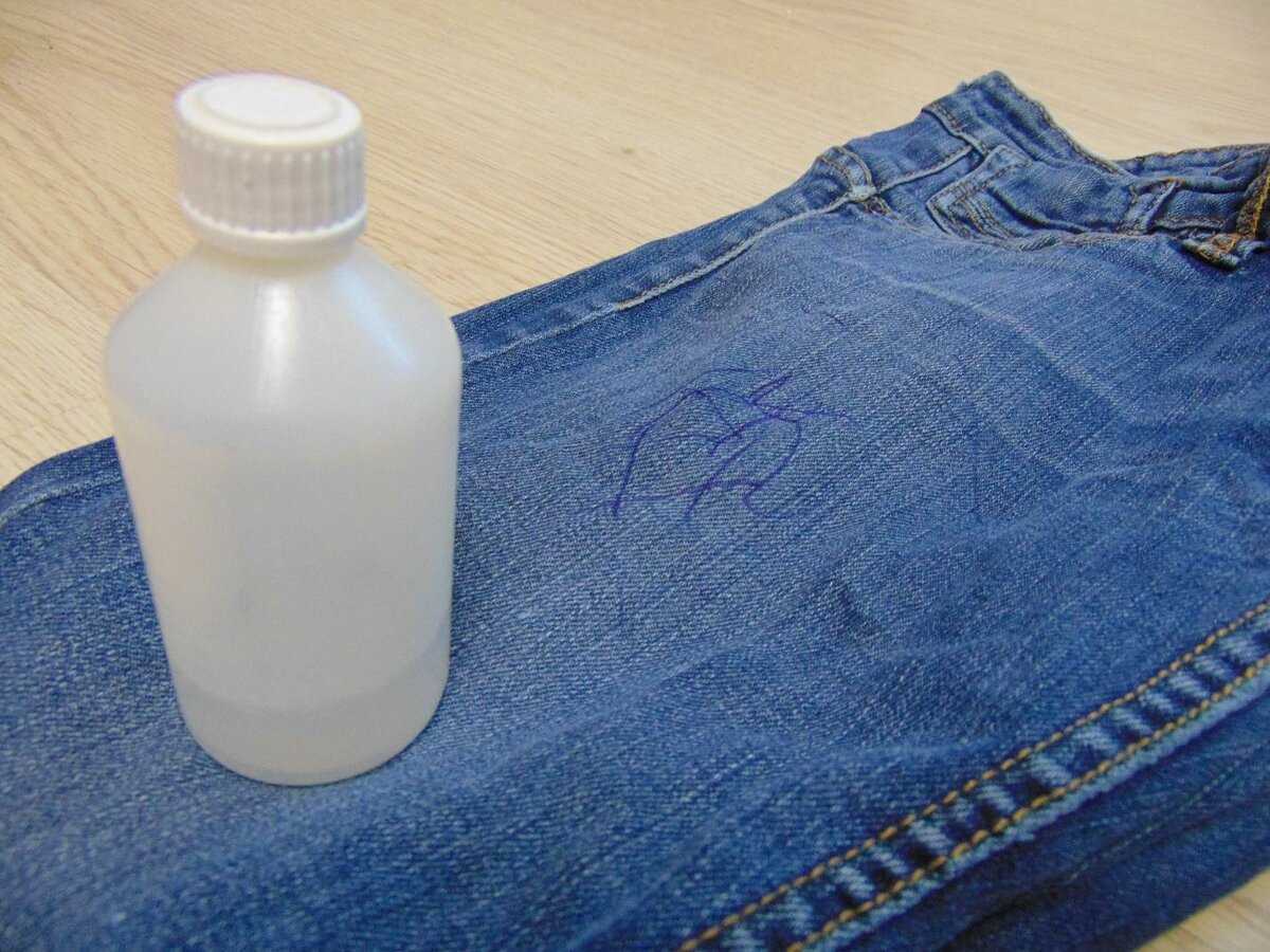 Самые эффективные способы, как и чем оттереть масляную краску с джинсов