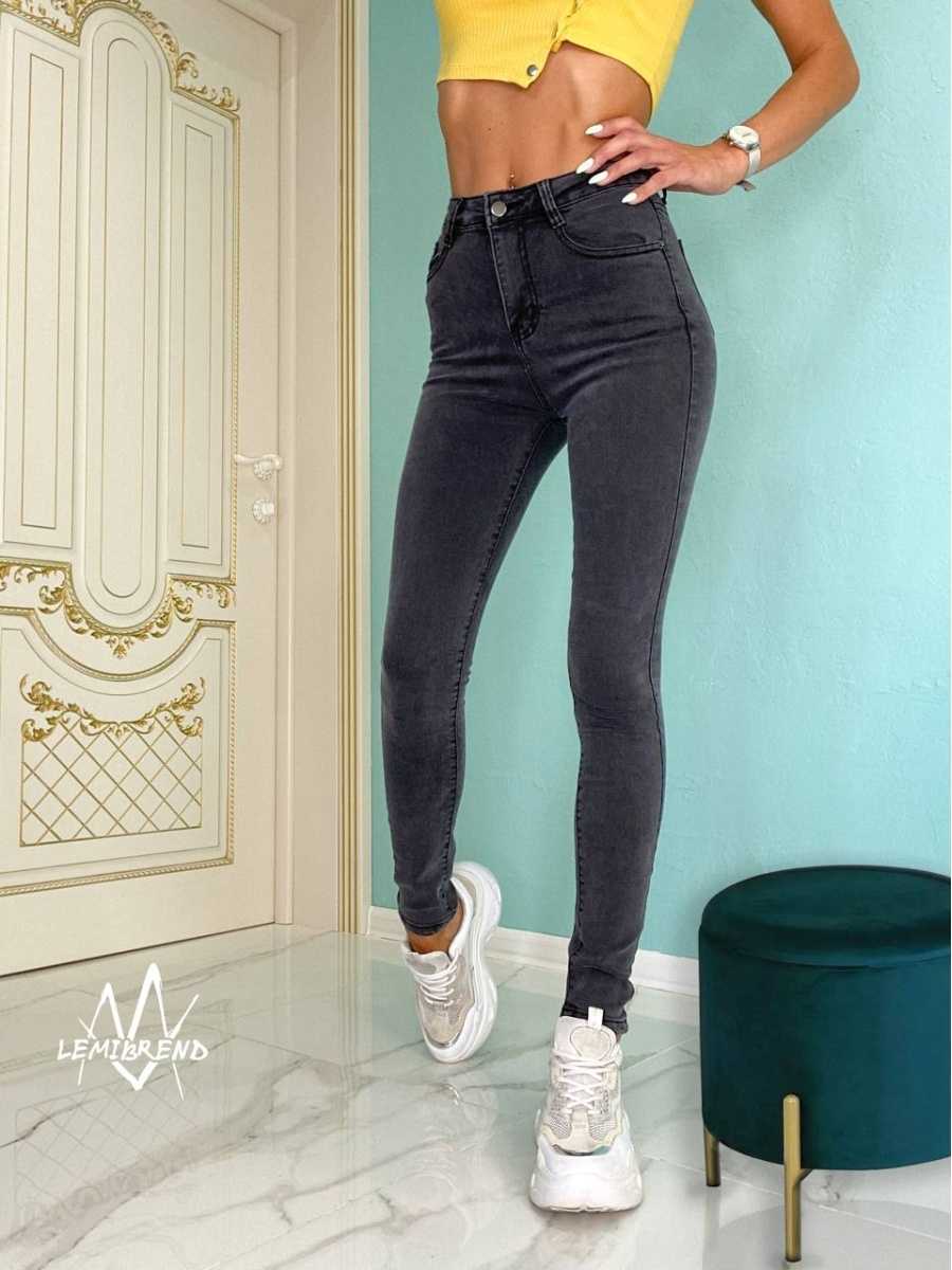 Как быть стильной после 40: реальные примеры того, как носить джинсы, модные в 2021 (фото готовых образов)