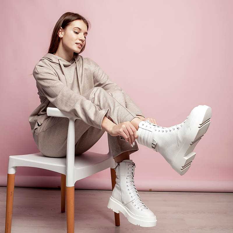 Белая обувь - хит сезона: какую выбрать и с чем носить осенью-2019
