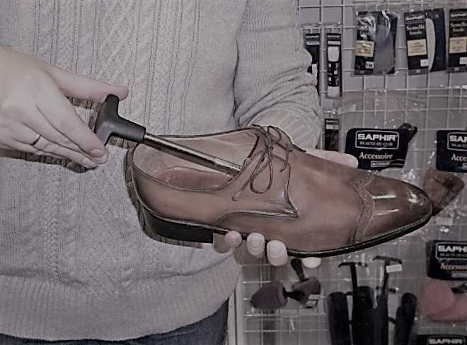 Как растянуть лакированные туфли феном