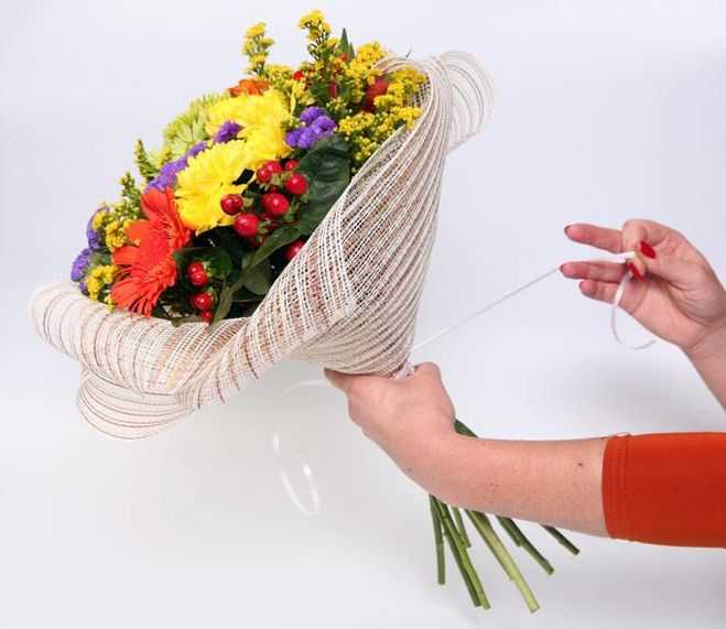 Как сделать букет невесты из живых цветов своими руками?