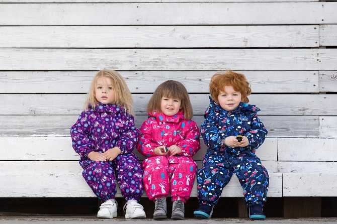 Выбираем лучшие бренды зимней одежды для детей в 2022 году
