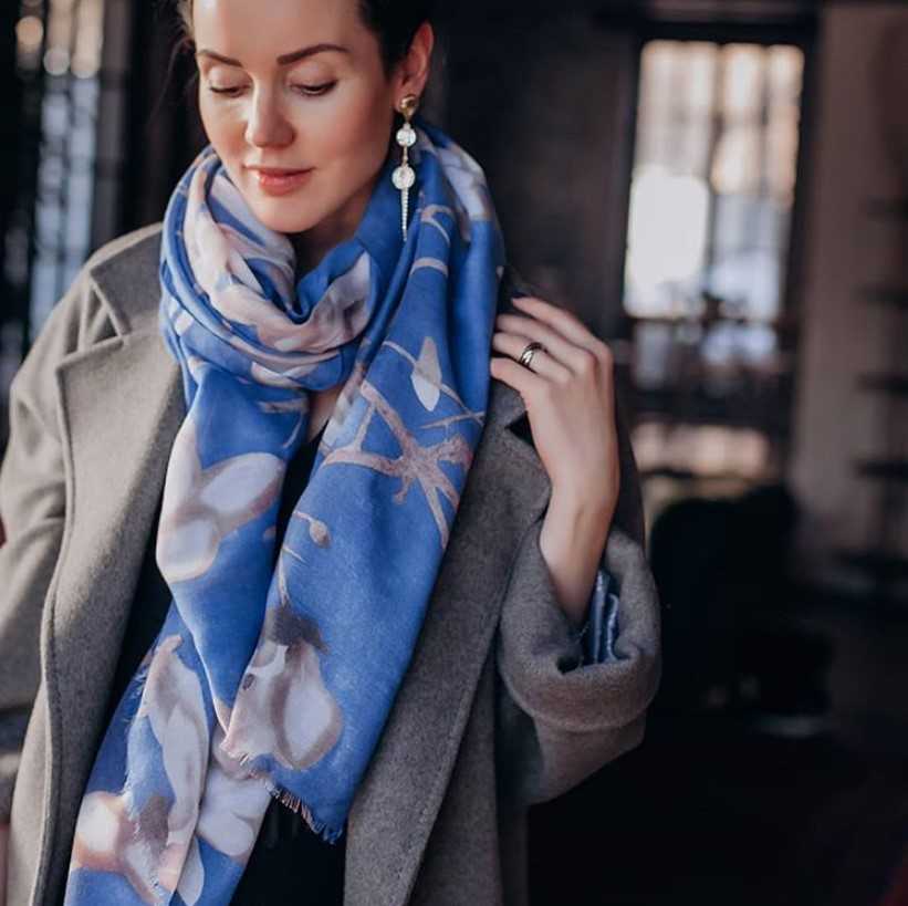 Как завязывать шарф под пальто женское