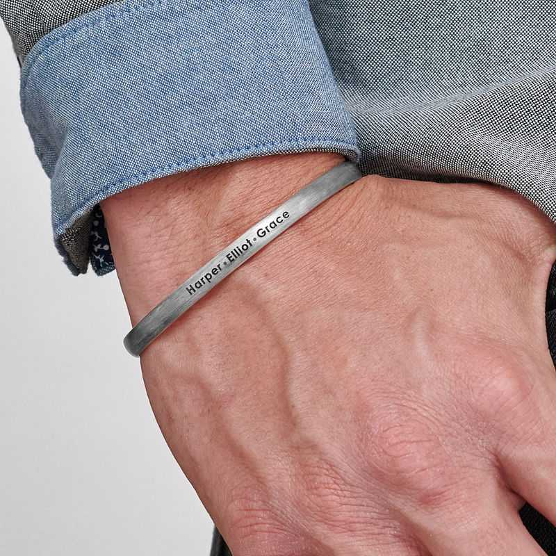 Мужской серебряный браслет на руку: как подобрать стильные масссивные, широкие, с камнями и другими вставками