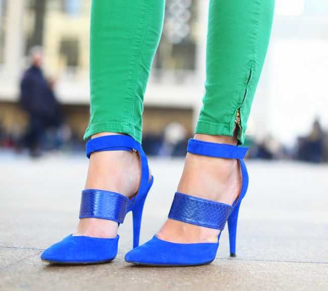 С чем носить синие замшевые сапоги: платья, кардиган, пальто