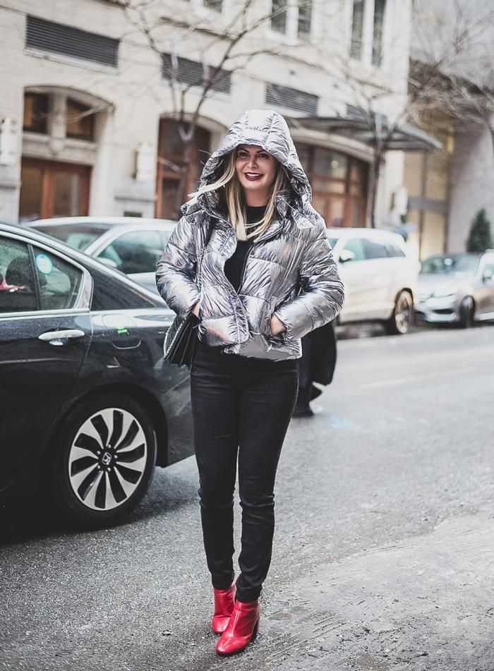 Женские твидовые куртки – красивые, долговечные и приятные на ощупь, дарят комфорт при носке и позволяют создавать эффектные образы Как правильно выбрать и с чем носить Стильные образы