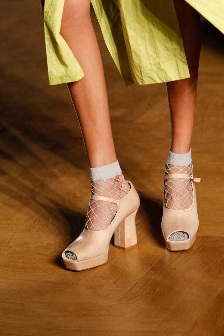 На обсуждение: «носки с сандалиями признали главным модным недоразумением всех времен» « бнк