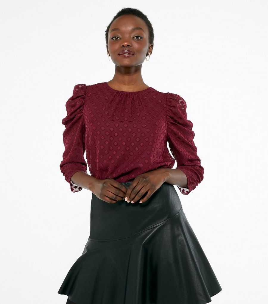 Модные блузки-2022 для тех, кому за 50 лет: фото, описание элегантных фасонов для женщин