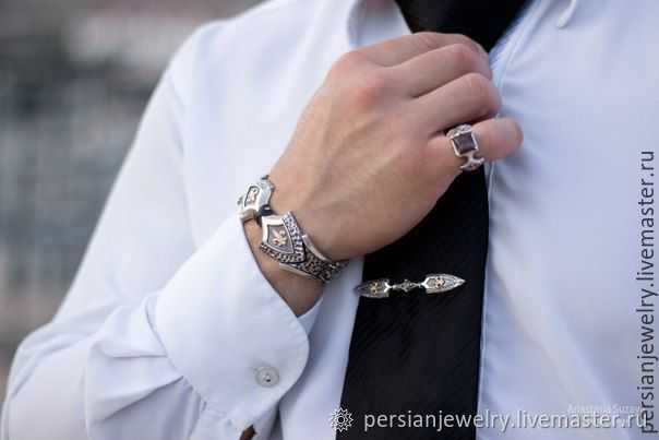 Мужские браслеты: тонкости выбора привлекающего украшения
