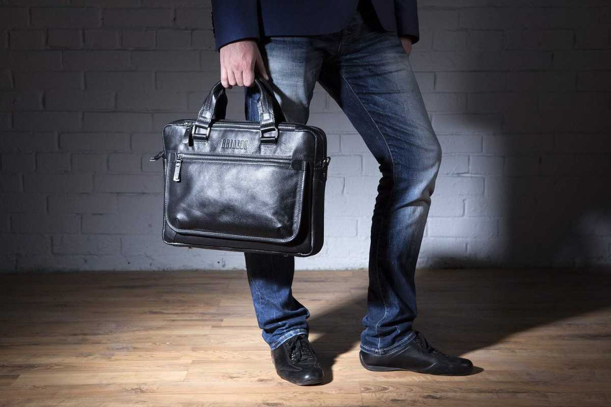 Брендовые мужские сумки являются стильными и практичными аксессуарами, которые помогут подчеркнуть высокий статус владельца