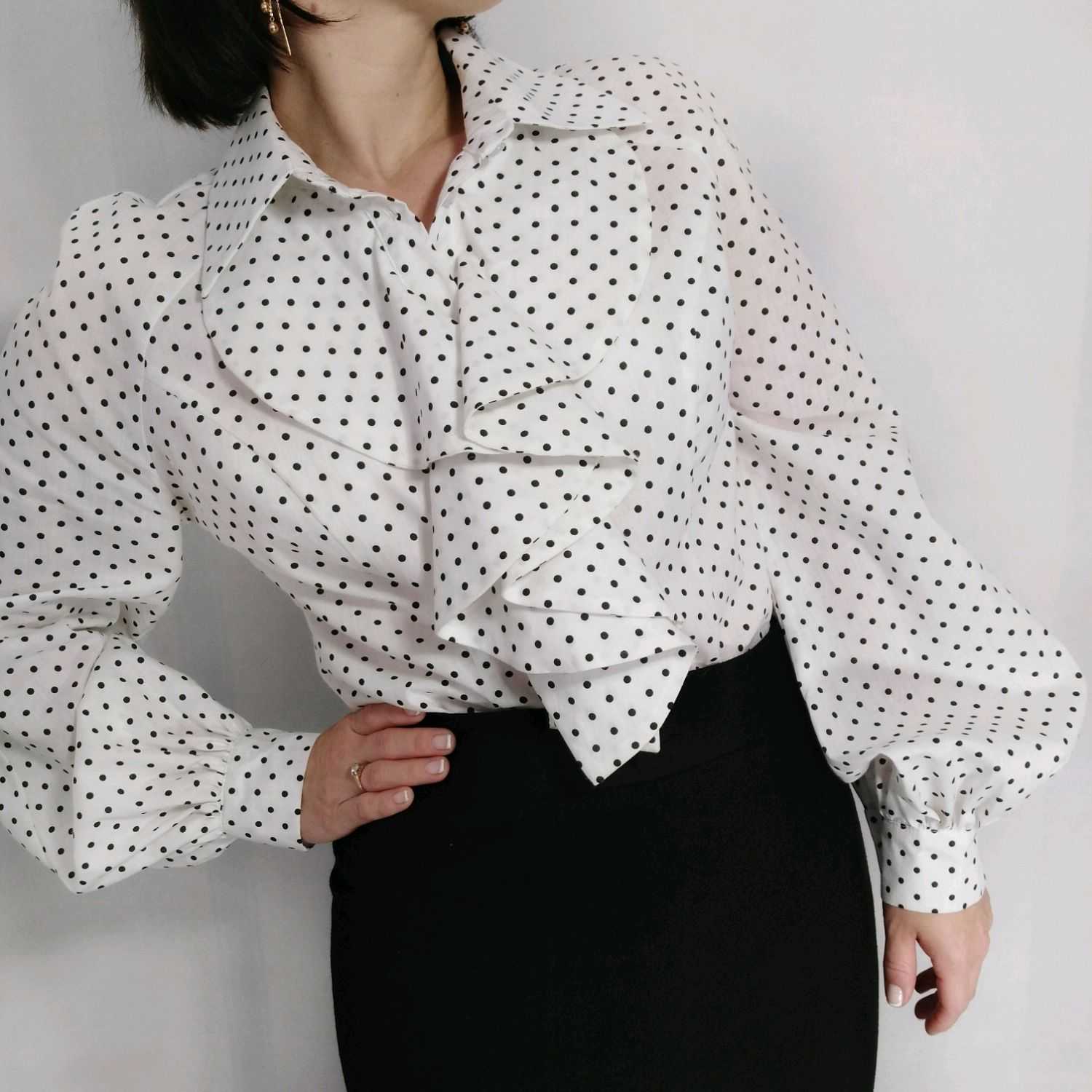 Блузки для полных женщин (фото): модели и фасоны, которые их стройнят