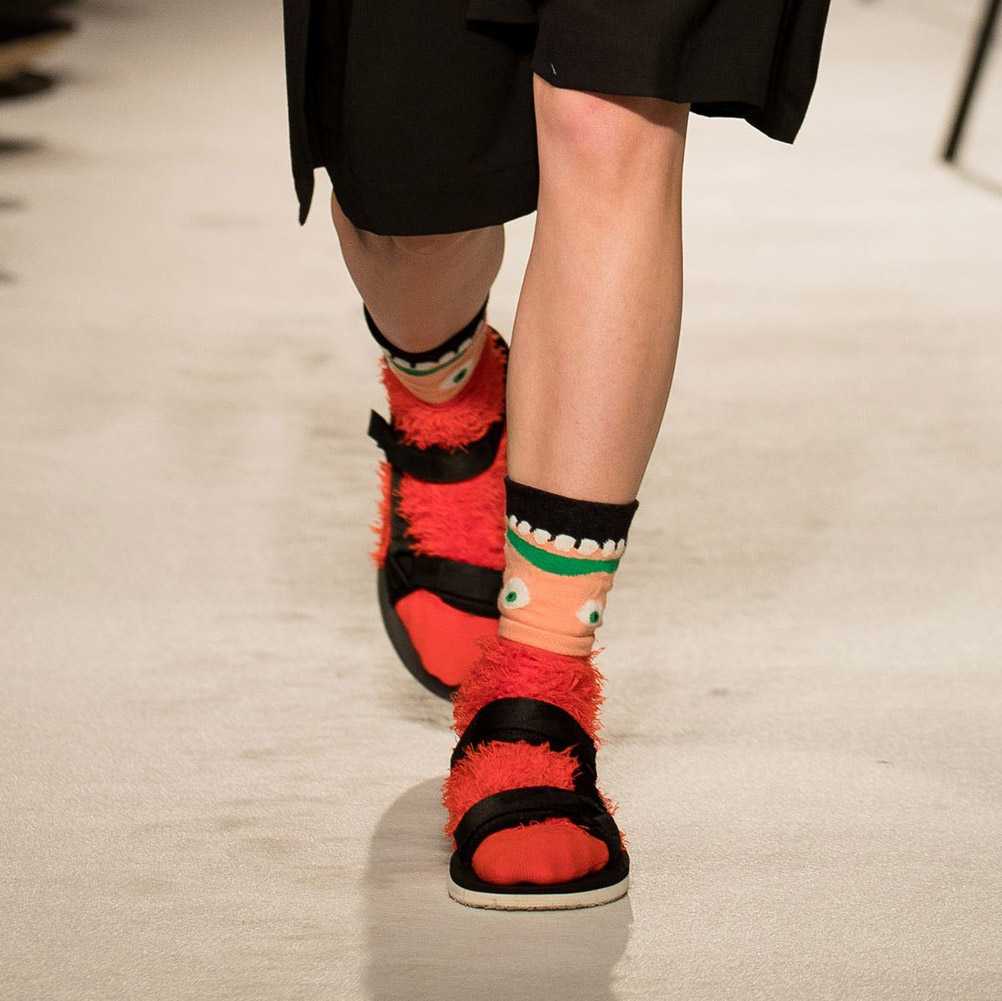 Почему нельзя носить носки с сандалиями и что по этому поводу думают стилисты