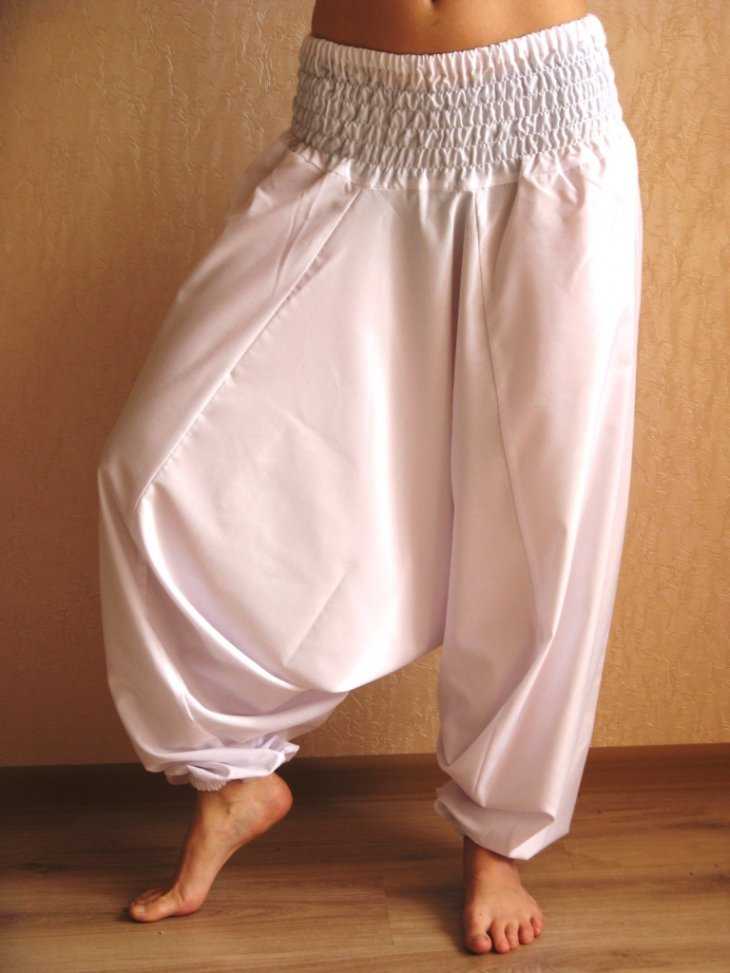Женские брюки-афгани (51 фото): короткие из шелка, льна или трикотажа, с чем носить
