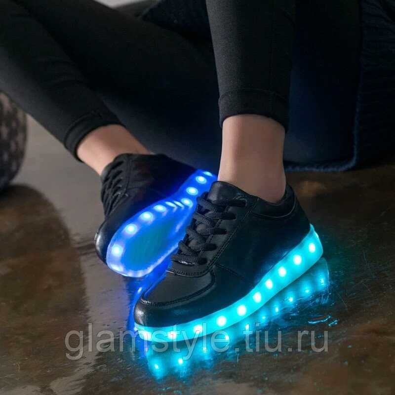 Светящиеся кроссовки в темноте - топ моделей за все время