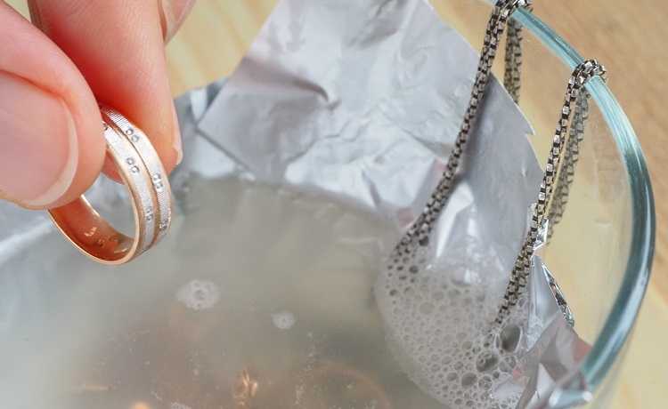 Как почистить золотое кольцо с бриллиантом в домашних условиях: средства, меры предосторожности