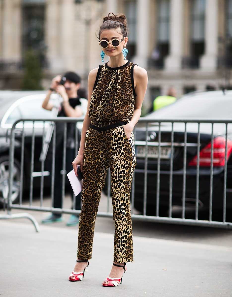 Леопардовый, тигровый принт в одежде 2021 модный тренд фото - модный журнал
