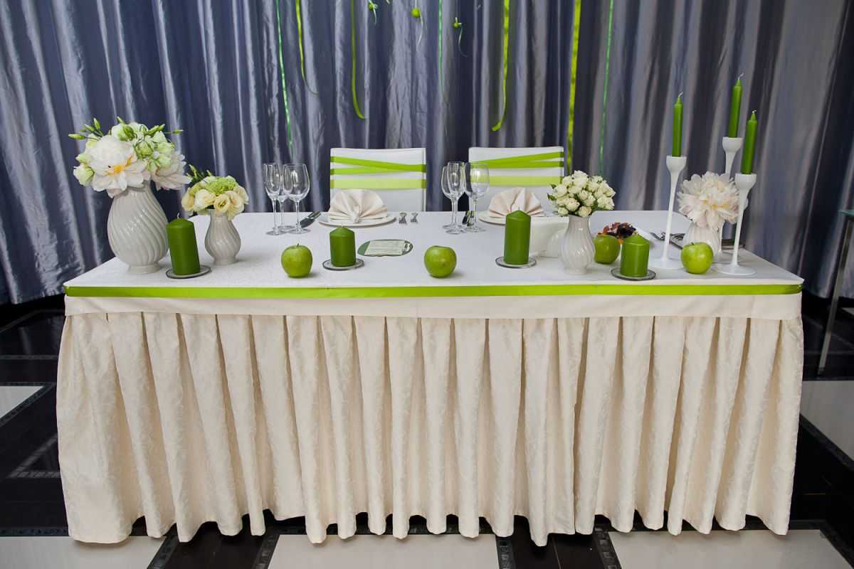 Украшение свадебного стола в зеленом цвете