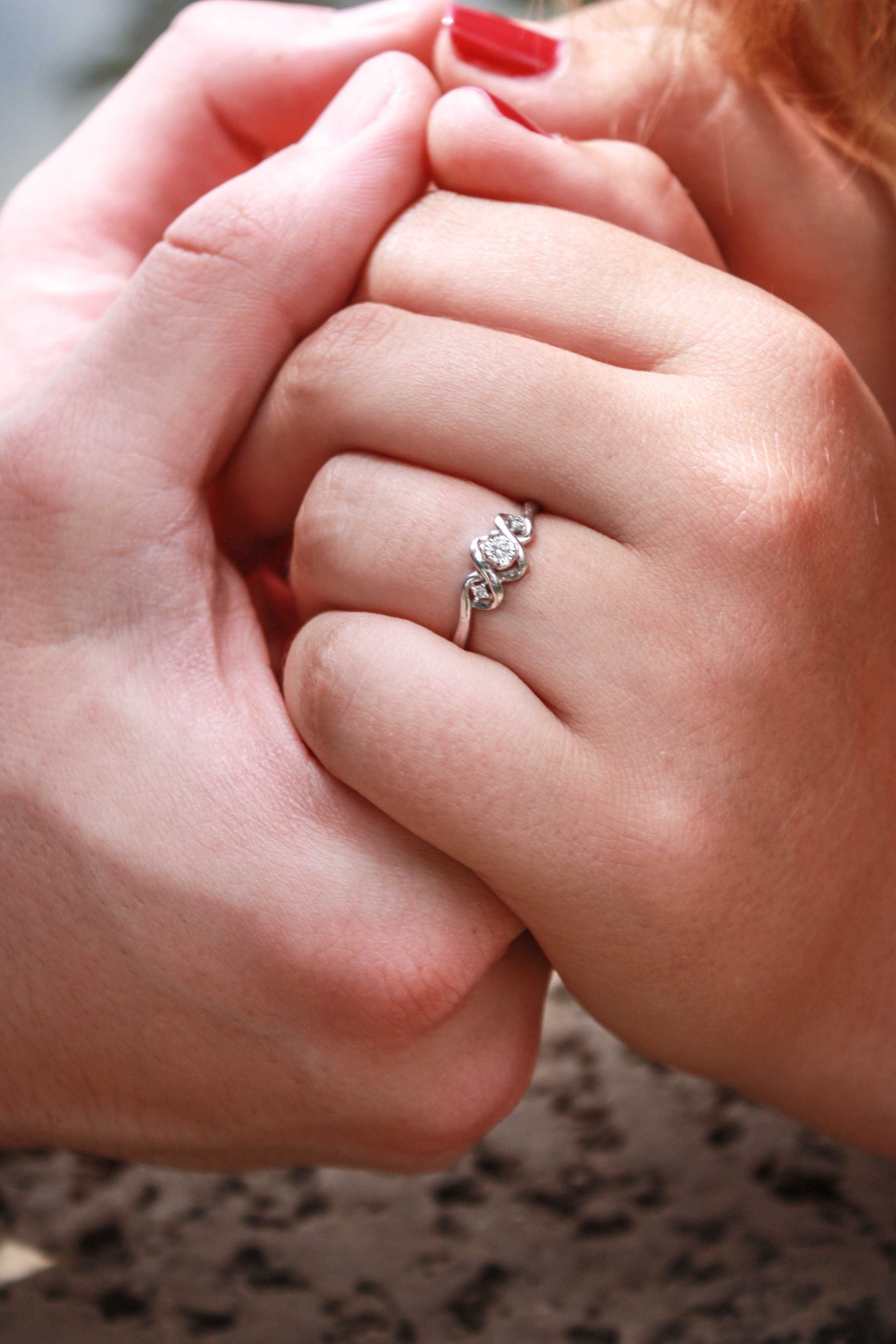 Помолвочные кольца: как правильно выбрать кольцо для предложения руки и сердца?