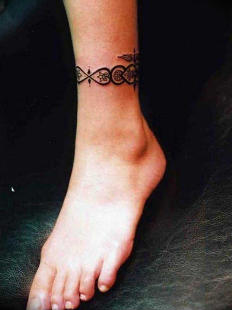 Татуировки для девушек на ноге браслет вокруг щиколотки