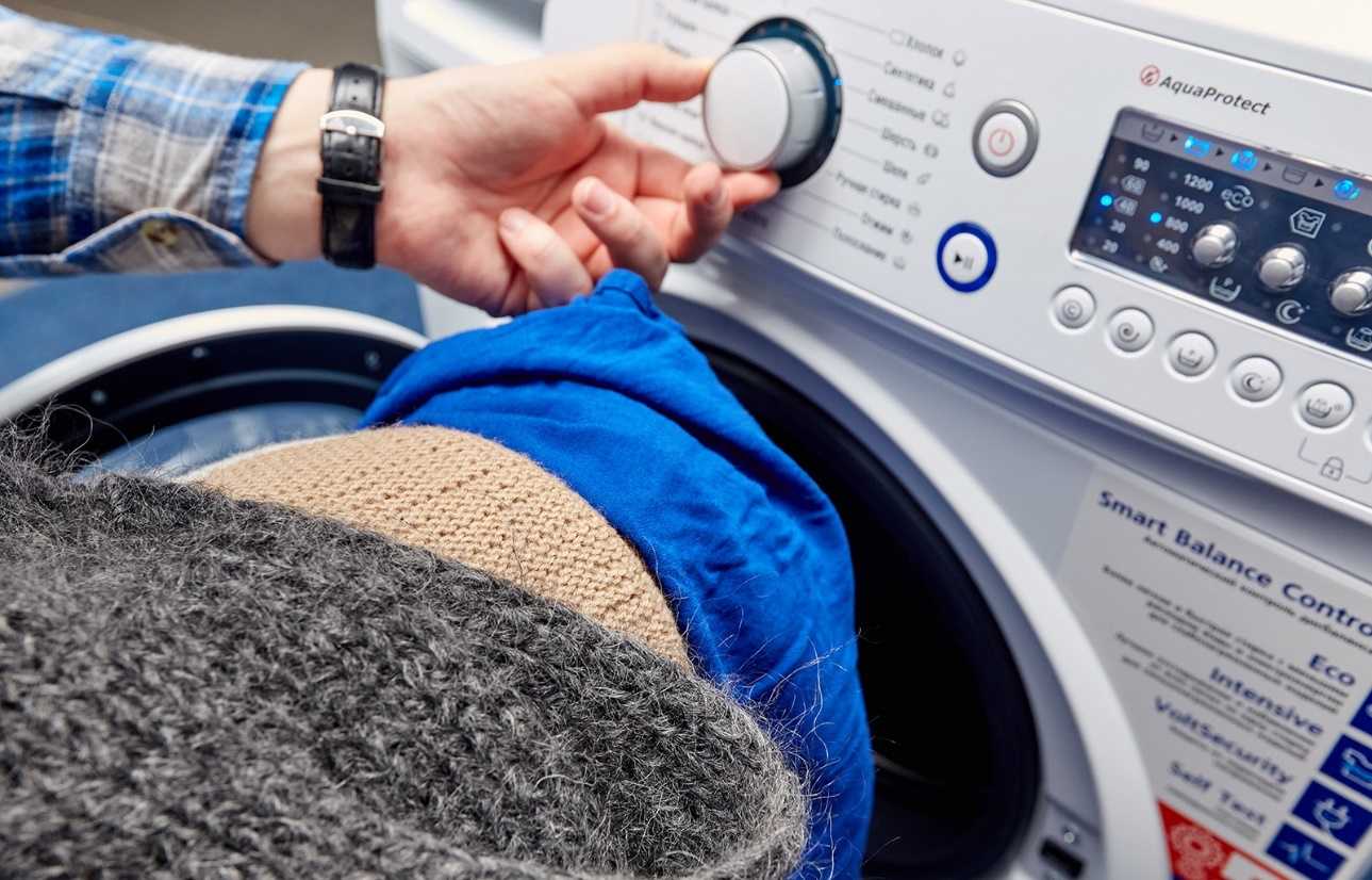 Как стирать свитер (из акрила, кашемировый и т.д.) в стиральной машине и вручную, как правильно сушить, чтобы не сел и не растянулся?