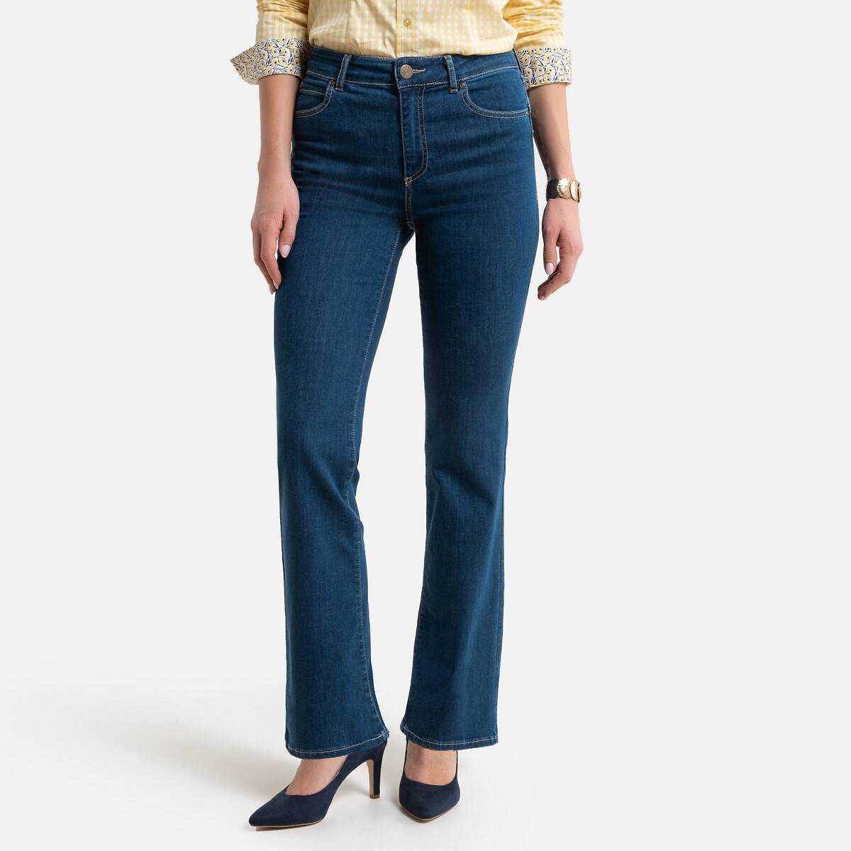 Женские джинсы буткат сочетаются с любым стилем Что такое джинсы буткаты Чем джинсы буткат отличаются от расклешенных, какая должна быть длина джинсов буткат и с чем носить джинсы буткат