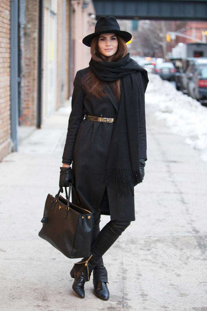 Темное пальто с чем носить