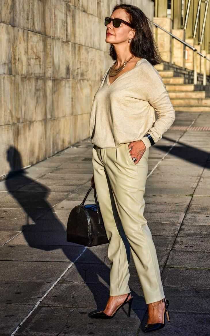 Модный стиль одежды для женщин 50 лет