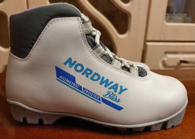 Ботинки спортивные для беговых лыж