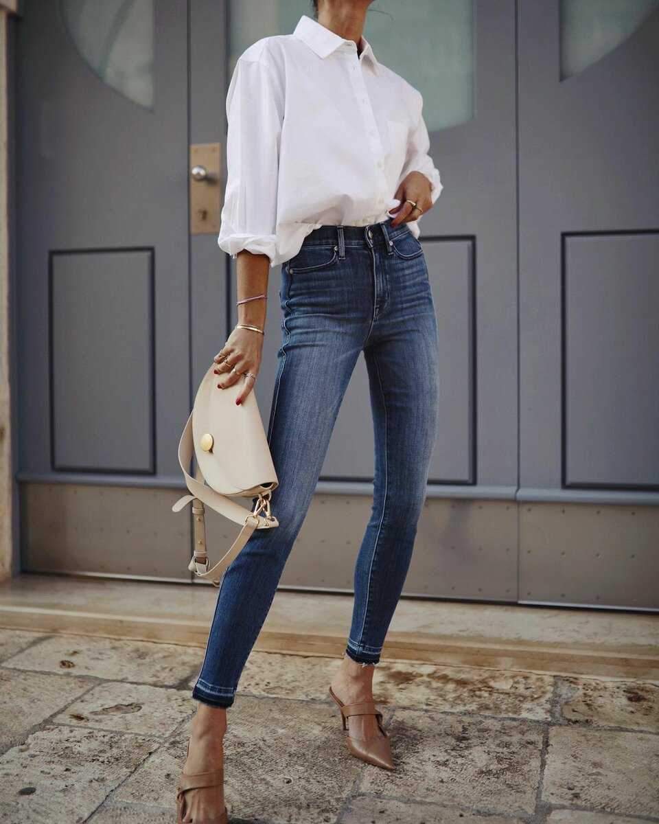 Джинсы слим очень популярны Что это за модель и как правильно слимы должны сидеть на фигуре С чем их носить и в чем разница между моделями джинсов слим и скинни