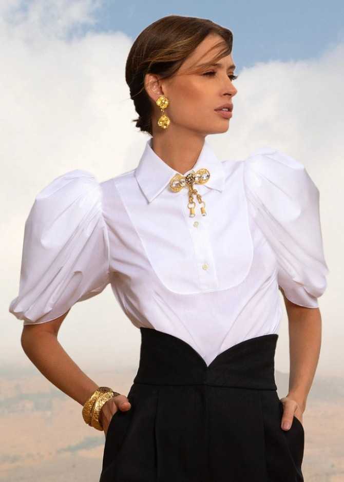 Модели женских комбинированных блузок из разных тканей: фото фасонов и модные сочетания