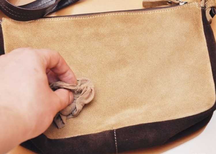 Как привести в порядок белую кожаную сумку: лучшие способы очищения светлых аксессуаров