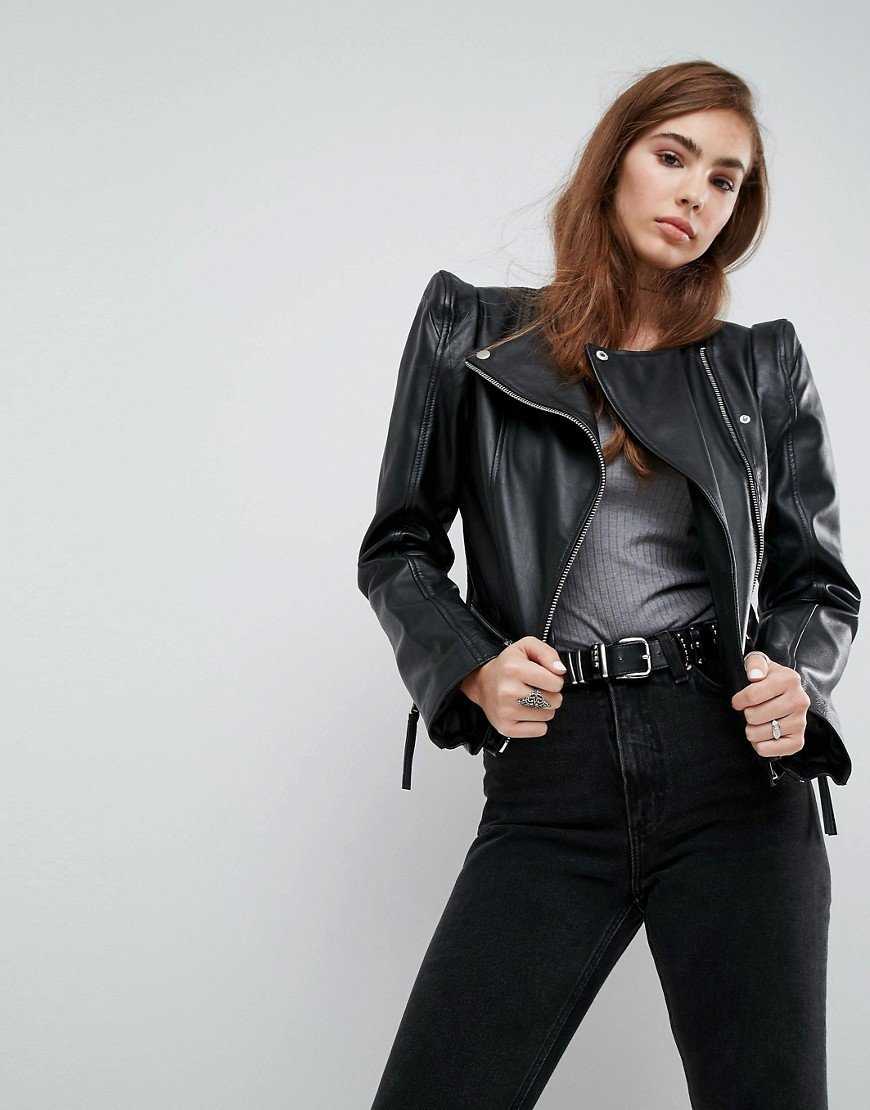 Женские кожаные куртки на осень 2022 и фото стильных моделей курток из кожи